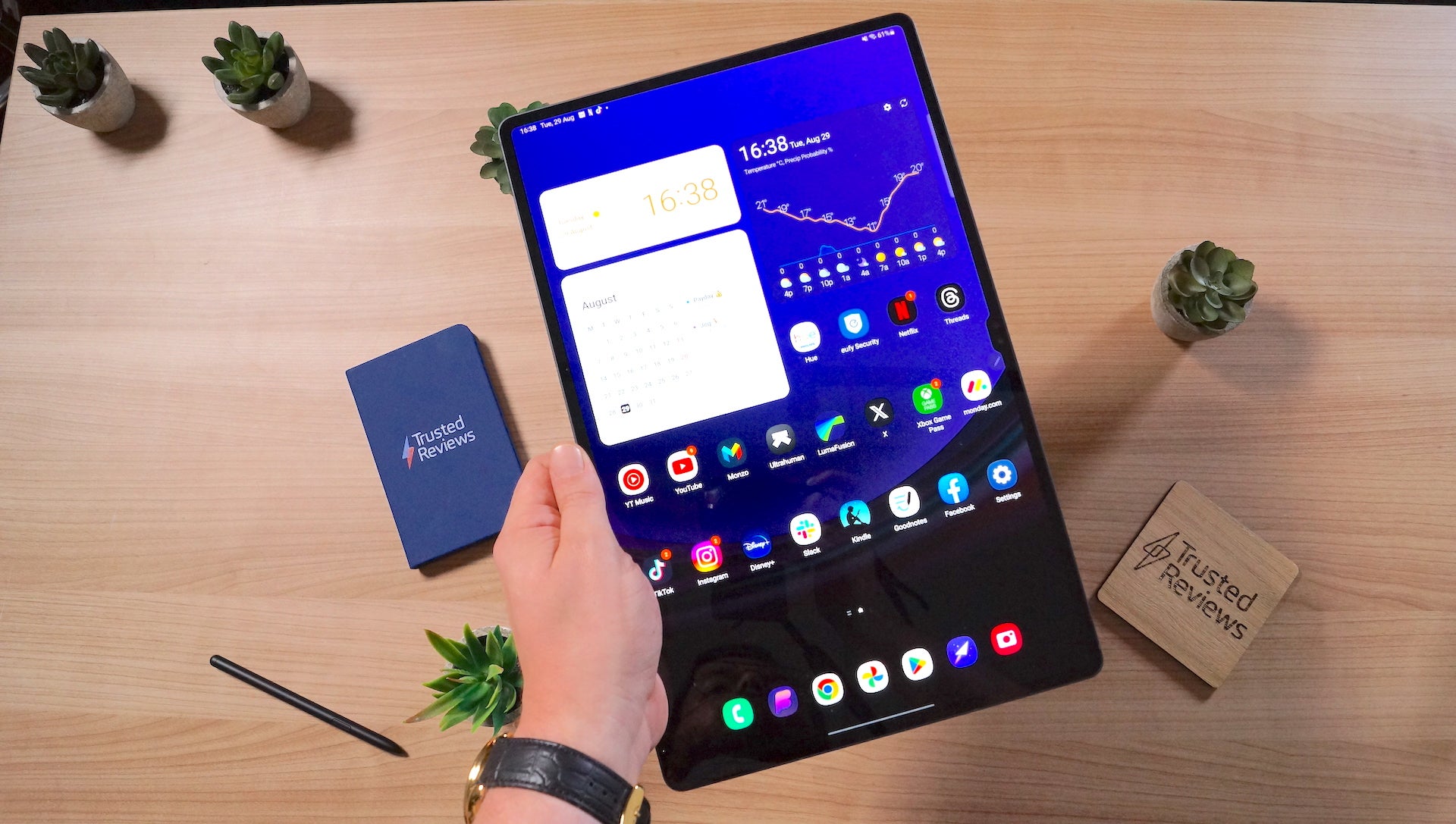 Samsung Galaxy Tab S9 Ultra Deal Beats iPad Pro